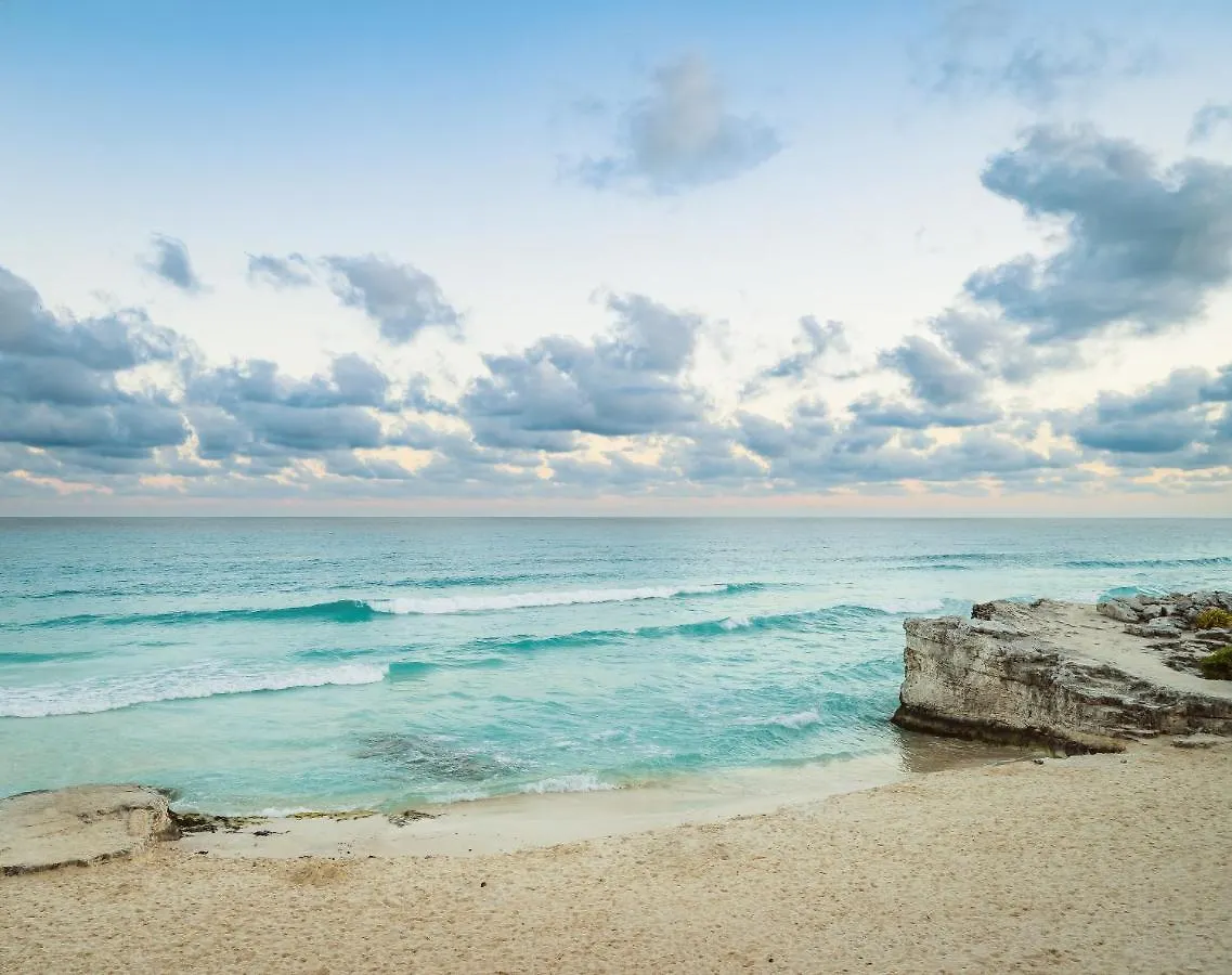 Beachfront Studio! Ubicacion Perfecta! Cancun 0*,  Mexico